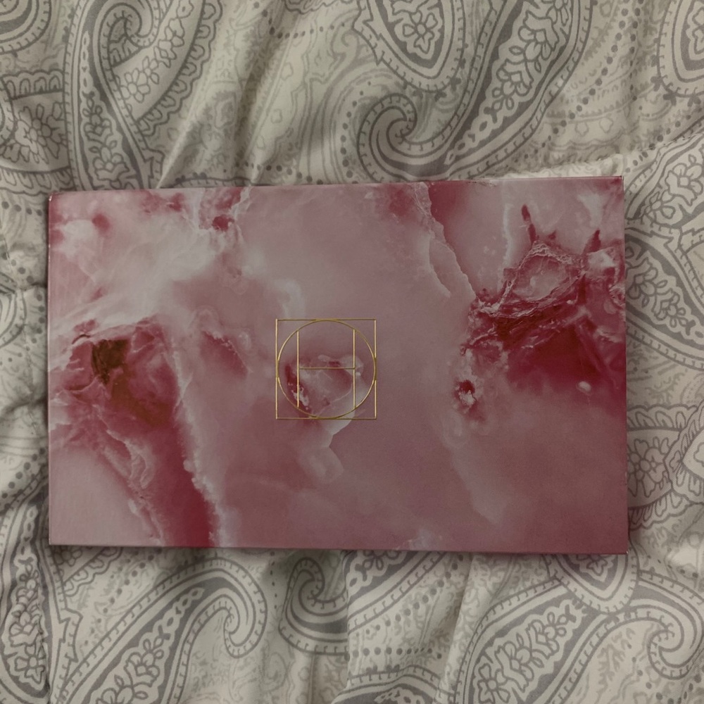 Hipdot boss is beauty pallet